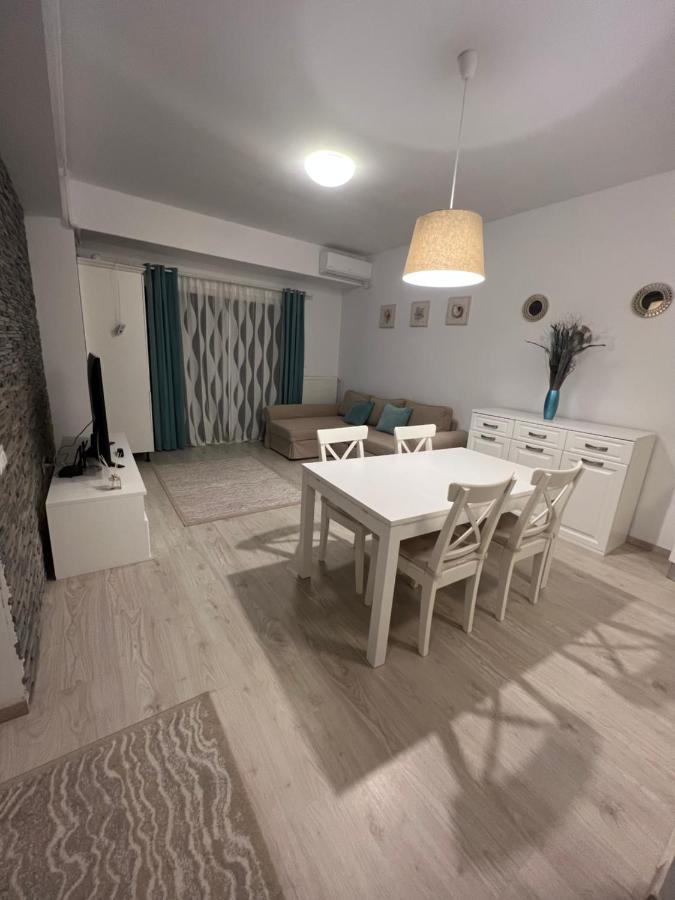 Eqinox Apartments Navodari Luaran gambar