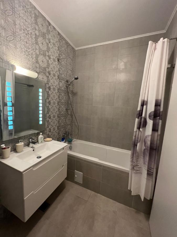 Eqinox Apartments Navodari Luaran gambar